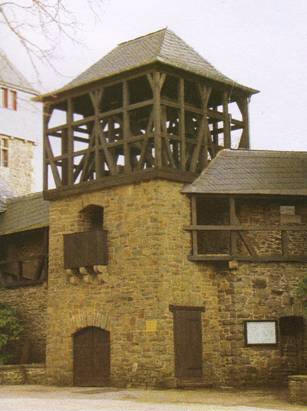 Die "Gedenkstätte des Deutschen Ostens" auf Schloß Burg an der Wupper