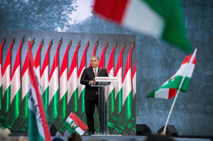 Viktor Orbn und die jubelnde Menge am 23. Oktober 2018 in Budapest. Bild: Ungarische Regierung.
