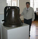 Die Gustloff-Glocke in der Ausstellung "Erzwungene Wege" - als Vehikel eines politischen Streites. - Foto: Dr. Dietrich Flade.