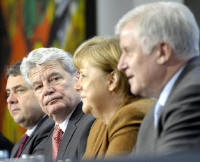 Nicht immer einer Meinung: der damals noch zuknftige Bundesprsident Joachim Gauck, Bundeskanzlerin Angela Merkel und der bayerische Ministerprsident Horst Seehofer bei der Vorstellung Gaucks als Kandidat fr das Amt im Februar 2012