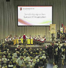 Durch die Volksgruppe zieht sich ein Riss: Hauptkundgebung beim 68. Sudetendeutschen Tag in Augsburg