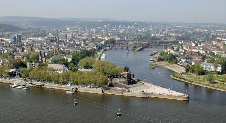 Das Deutsche Eck in Koblenz an der Mndung der Mosel in den Rhein