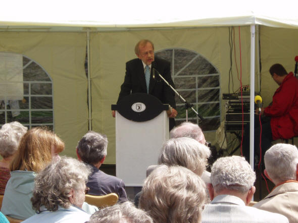 Horst Westkämper (MdL NRW) während seines Festvortrags. - Zur Vergrößerung Bild anklickehen